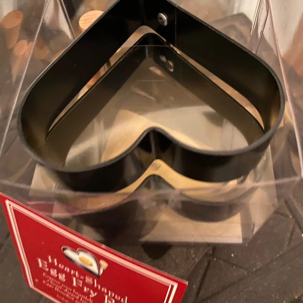 Heart Shaped Egg Fry Ring Set of 4 Like New